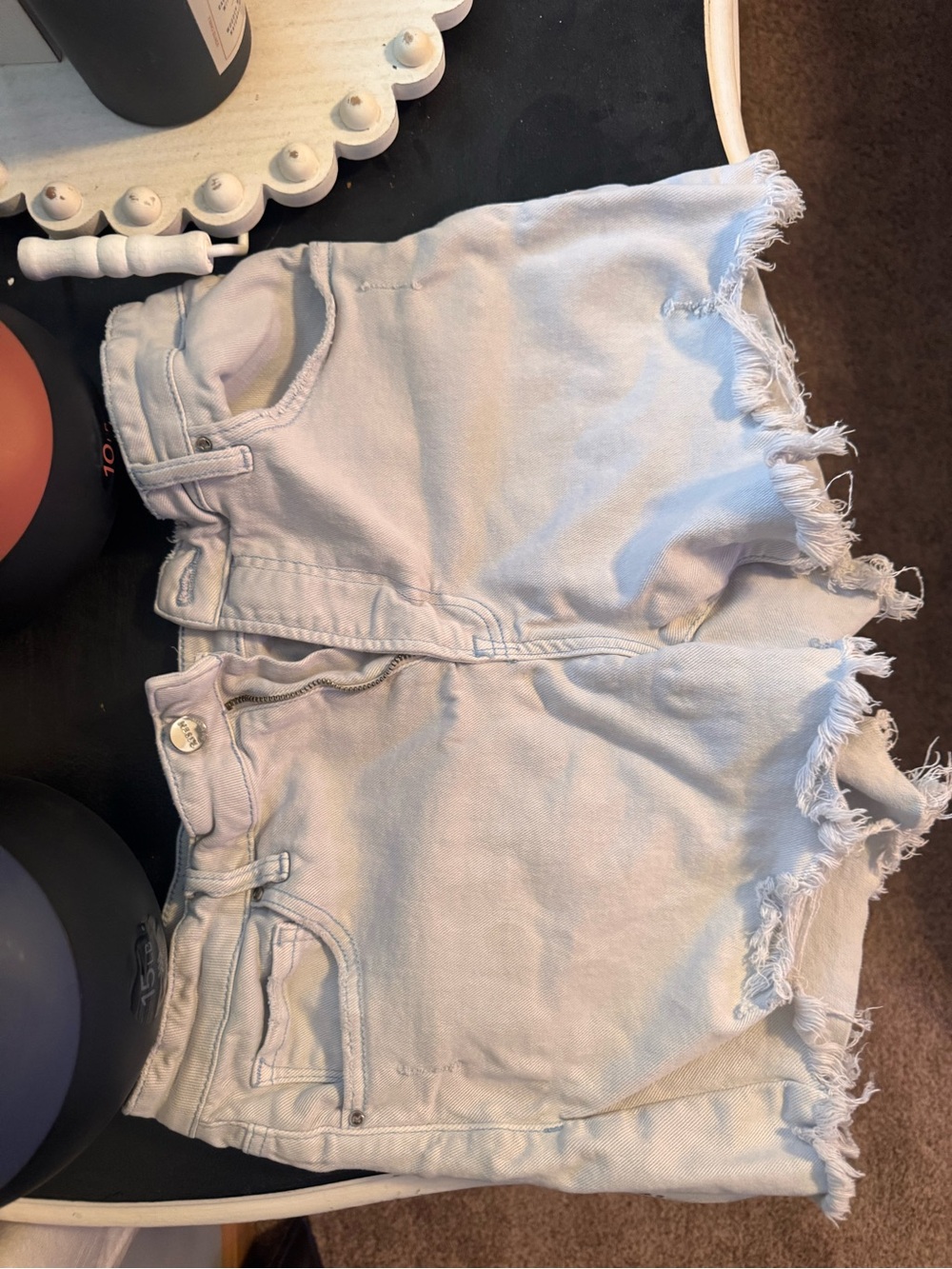 Women’s Light Wash Frayed Hem Denim Shorts